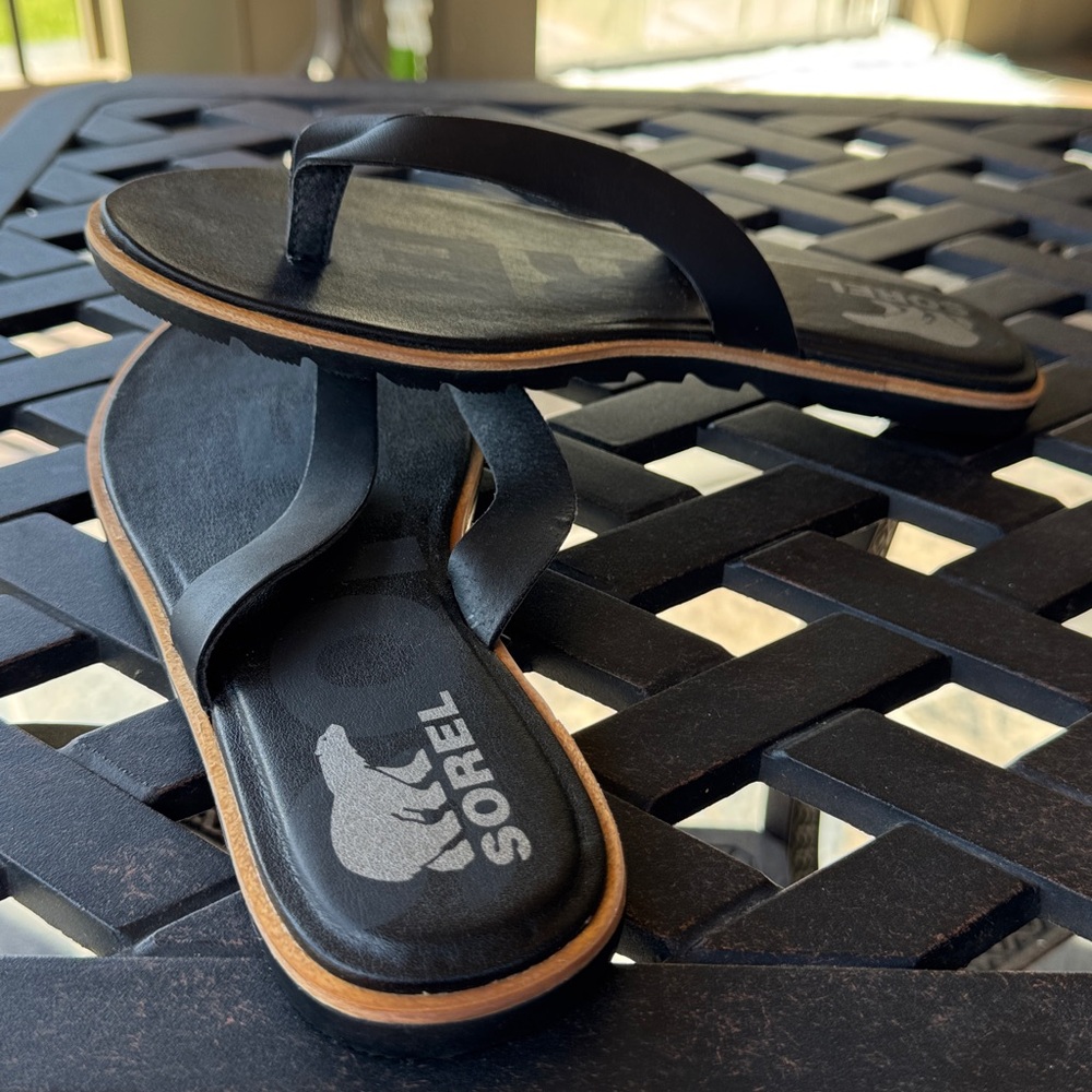 Sorel Black Leather Flip Flops